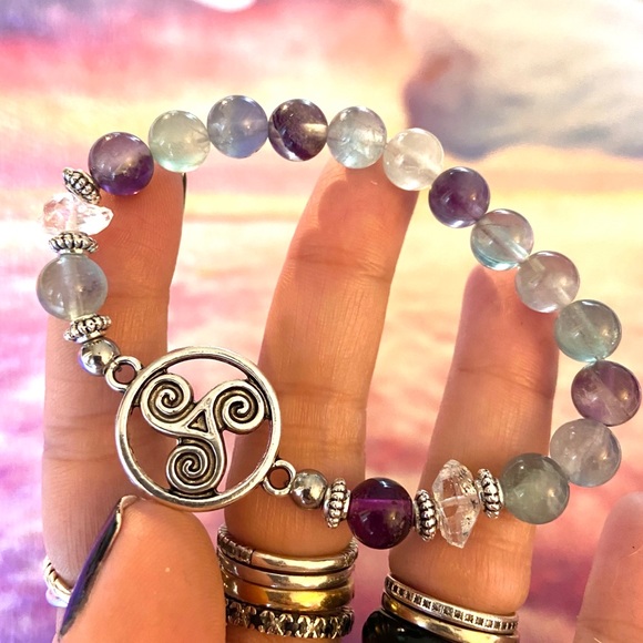 Celtic bead bracelet . Herkimer diamonds & fluorite celtic knot bracelet - Picture 7 of 14